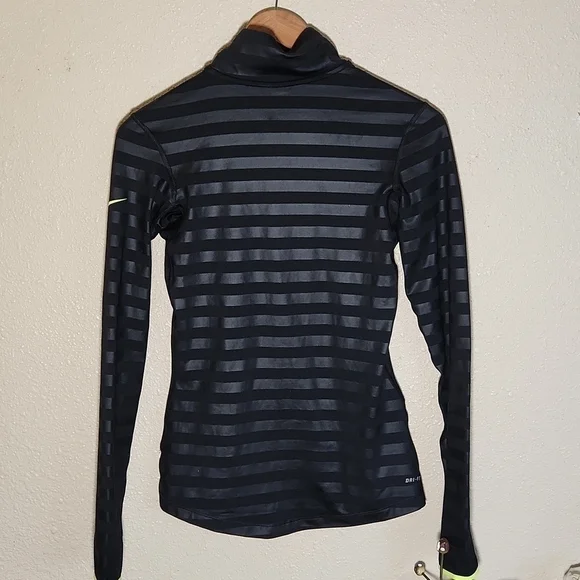 NIKE Dry Fit Shirt - Picture 6 of 6